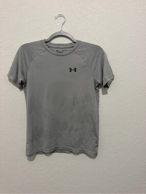Under Armour boy’s Gray Short-Sleeve Performance Shirt